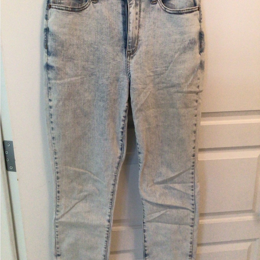 Light Wash slim fit non distressed